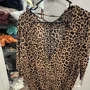 Maurices V neck top! 2x leopard